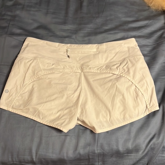 Lululemon size 8 shorts white - Picture 2 of 3